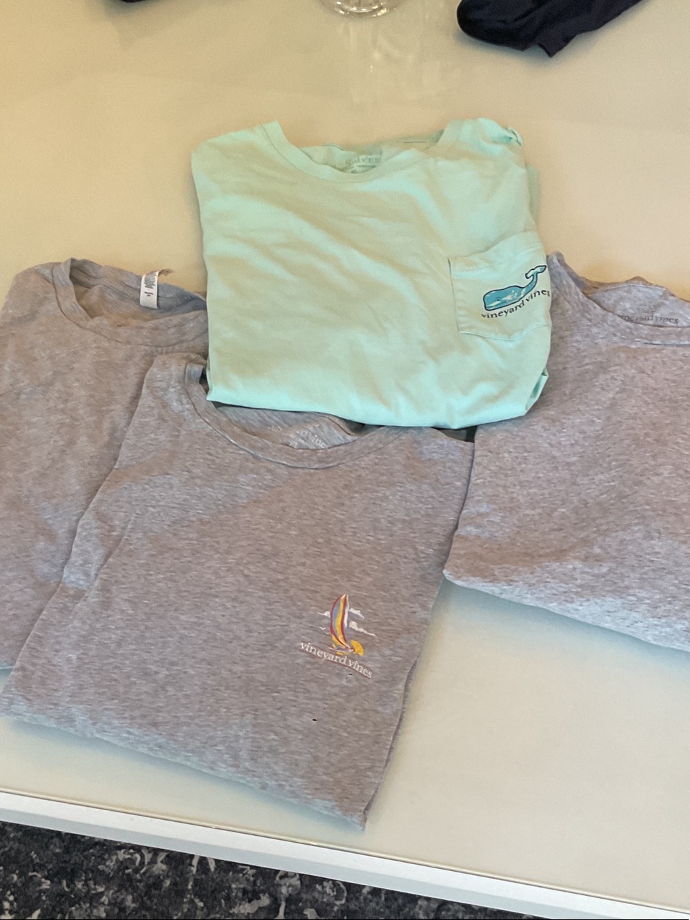 Vineyard Vines mens Short Sleeve Tees in Mint & Heather Gray. Bundle of 4